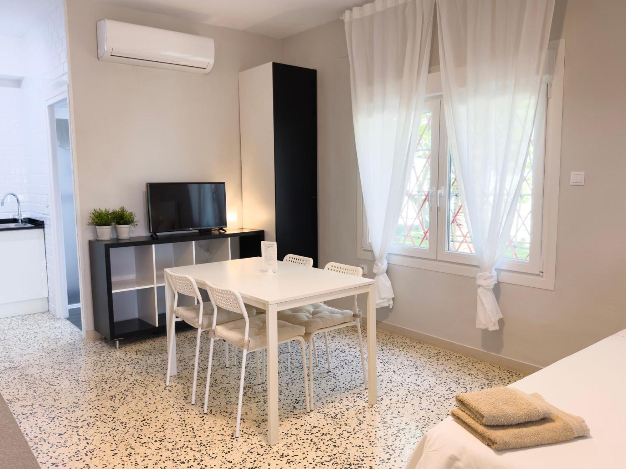 Apartamentos Caspe Apartment *